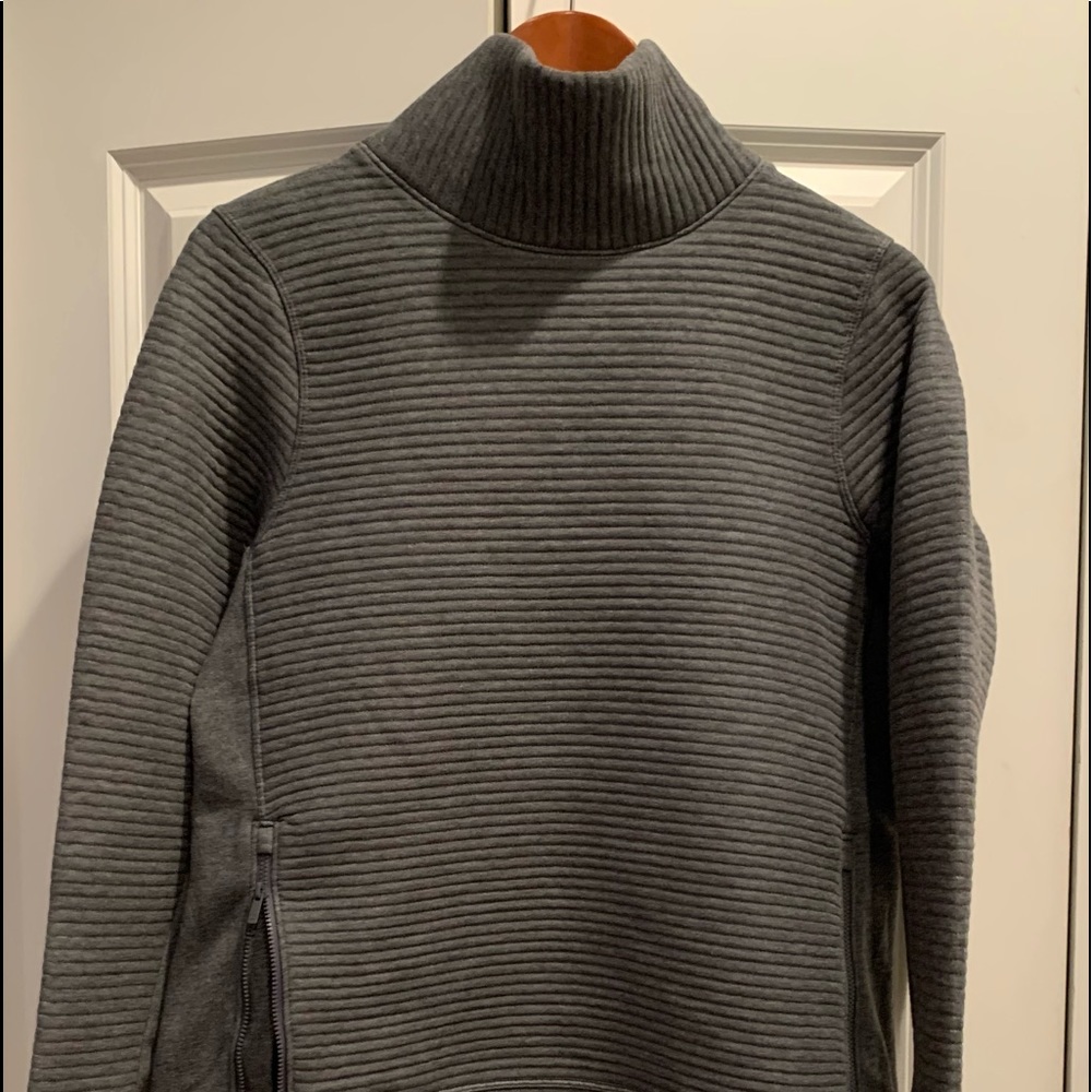 All in Motion Small Size Quilted Pullover Grey Sweatshirt. Side zipper